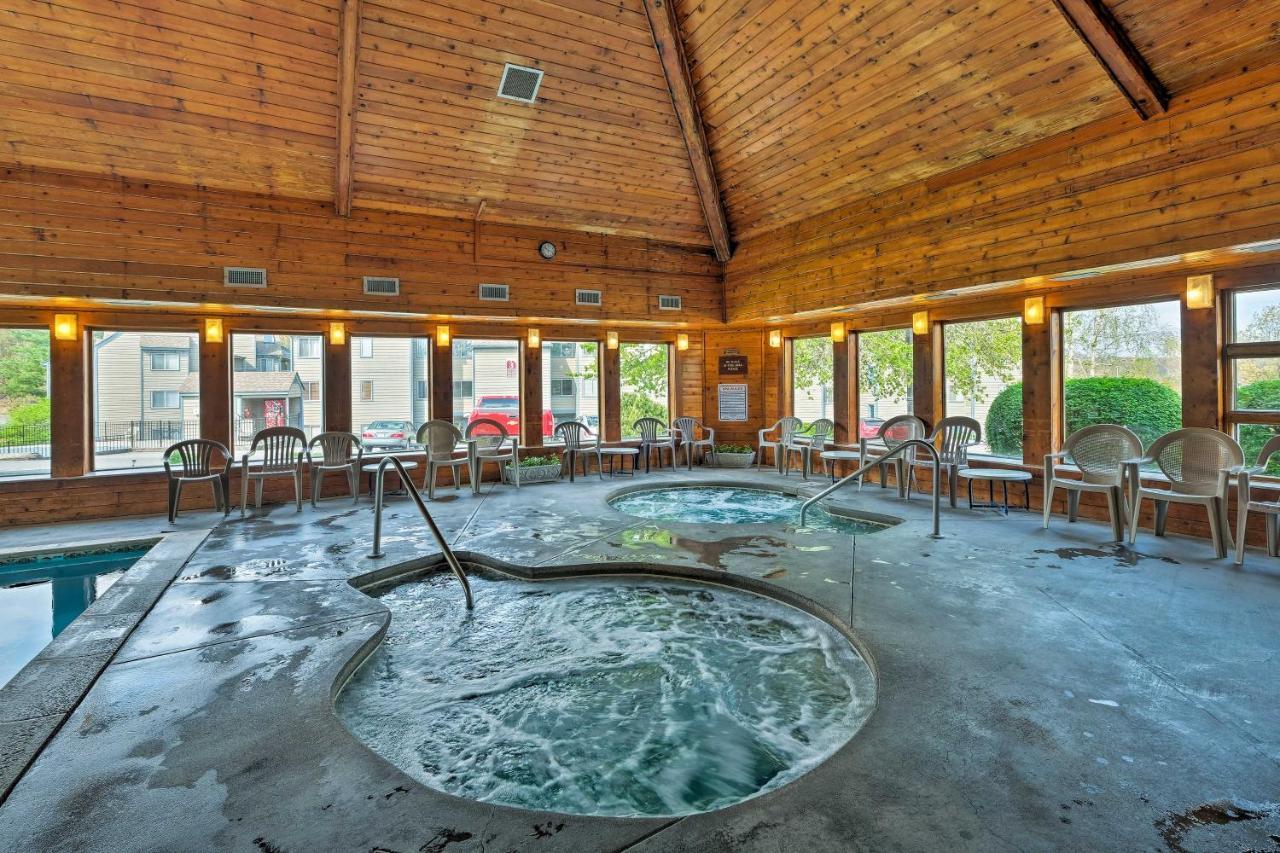 Unique Smokies Ski Shack With Mountain-Top View Gatlinburg Eksteriør billede